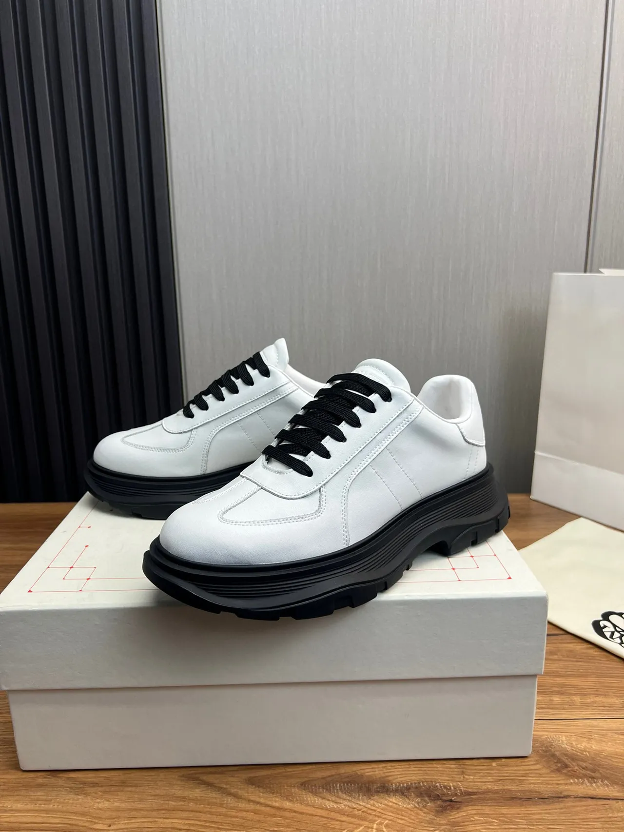 Alexander McQueen Oversized Sneaker White Black Chunky Sneakers 8
