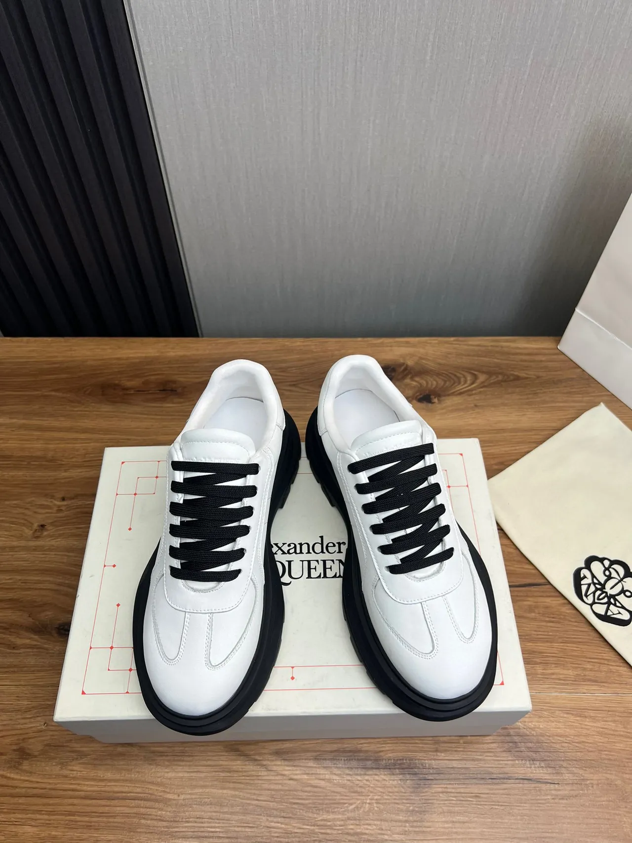 Alexander McQueen Oversized Sneaker White Black Chunky Sneakers 9