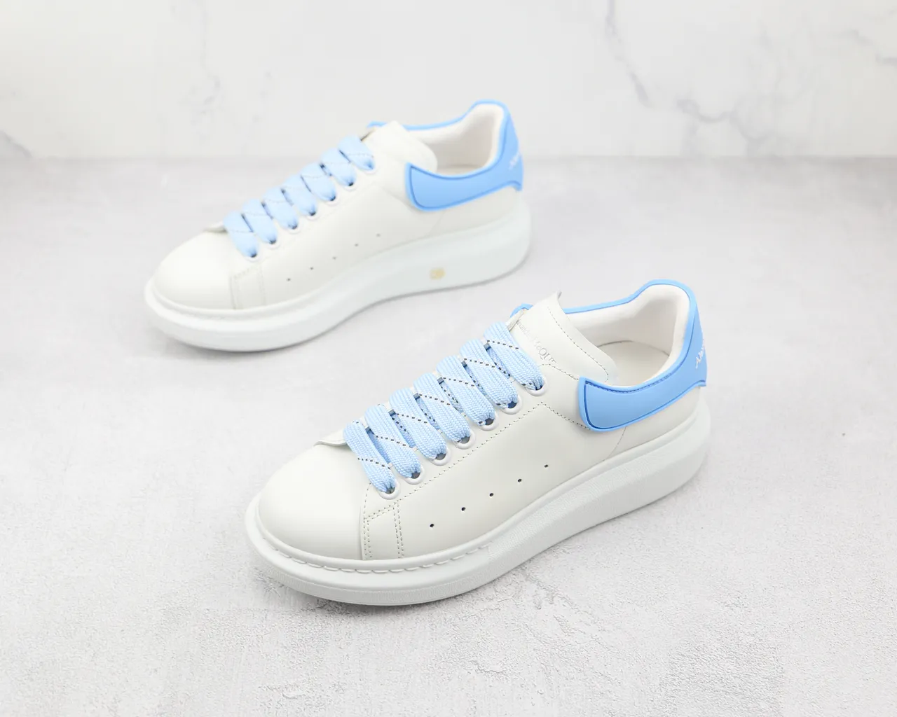 Alexander McQueen Tênis oversized branco azul sola plataforma caixa do dedo perfurada tênis lifestyle 7