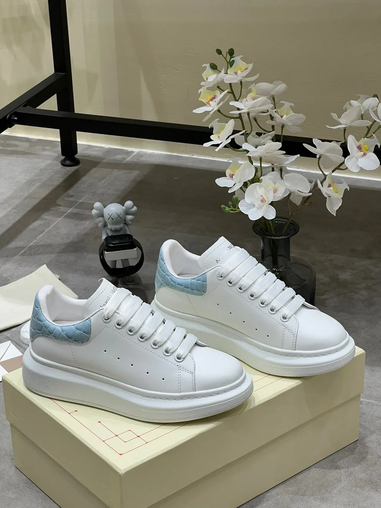 Alexander McQueen Oversized Sneaker White Blue Platform Sole Smooth Leather Upper Lifestyle Sneakers 8