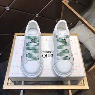 Alexander McQueen 宽大运动鞋 白色 绿色 平台鞋底 渐变 丝带 鞋带 厚底运动鞋