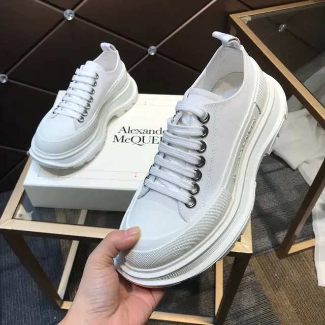 Alexander McQueen ओवरसाइज्ड व्हाइट लाइफस्टाइल स्नीकर 2