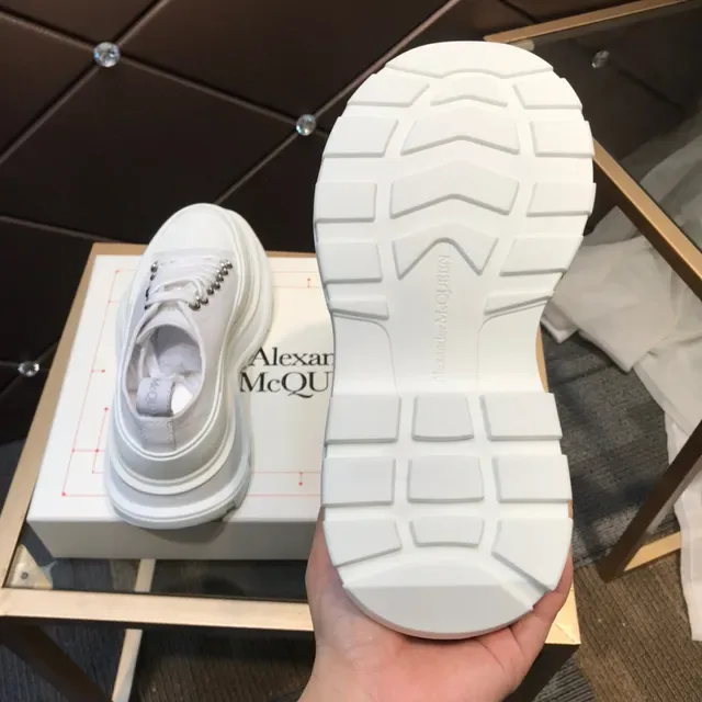 Alexander McQueen ओवरसाइज्ड व्हाइट लाइफस्टाइल स्नीकर 3