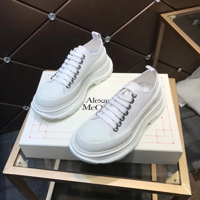 Alexander McQueen ओवरसाइज्ड व्हाइट लाइफस्टाइल स्नीकर 8