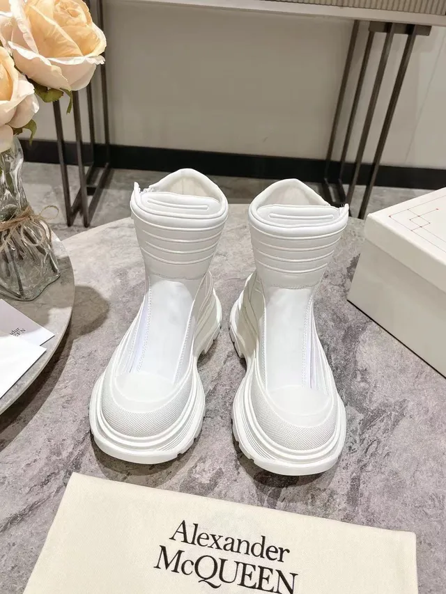 Alexander McQueen Tread Slick Bottes de cheville blanches 2