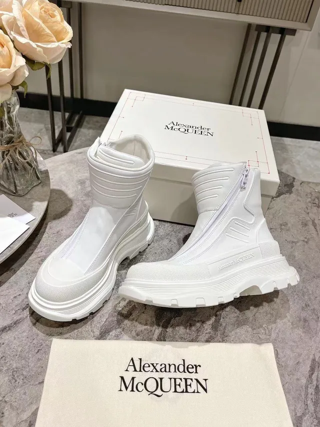 Alexander McQueen Tread Slick Bottes de cheville blanches 5