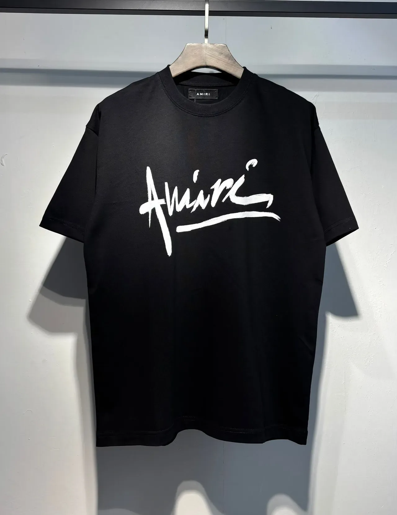Camiseta gráfica Amiri con logo script 7