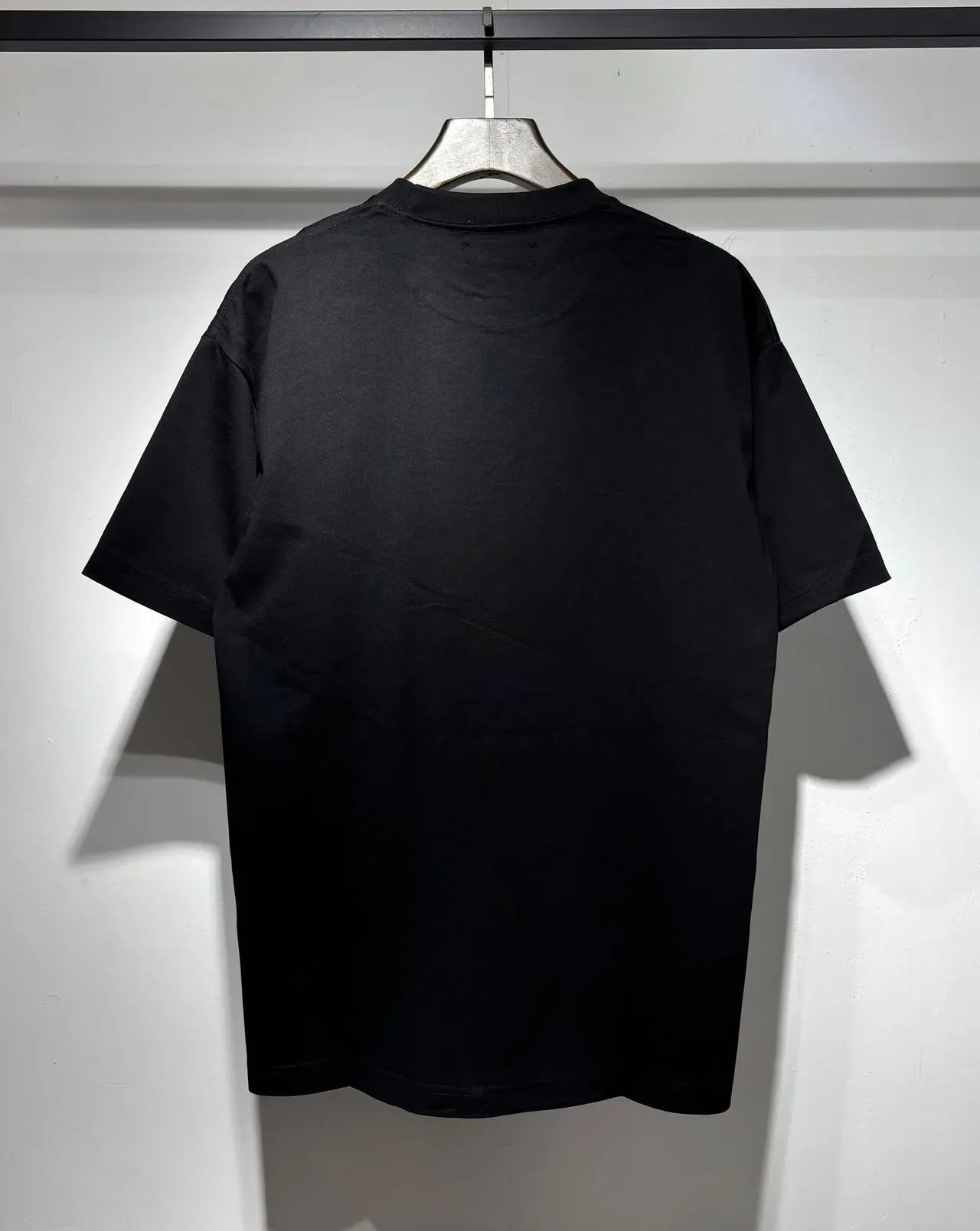 Camiseta gráfica Amiri con logo script 10