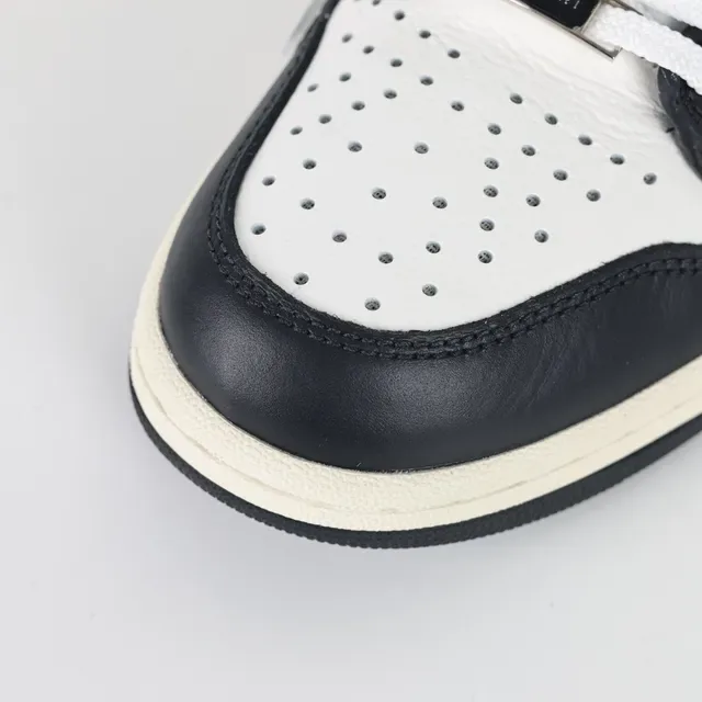 Amiri Skel Top Zapatillas Lifestyle de Cuero Negro y Blanco 5