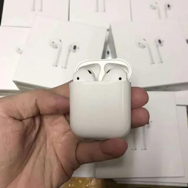 Apple AirPods White Compact Stem-Style Glossy Plastic TWS Earbuds 3