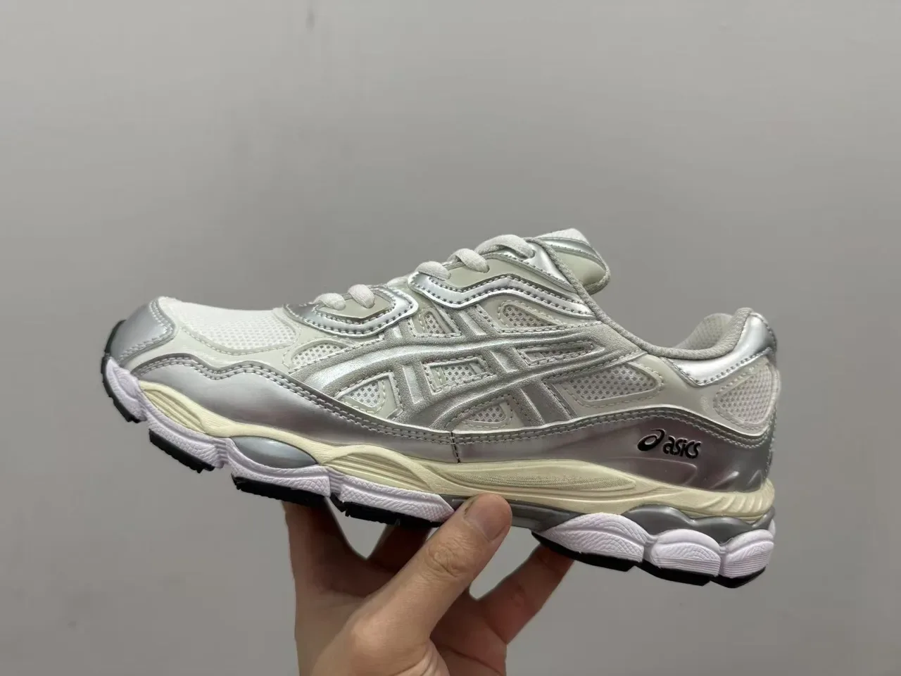 ASICS নীল সাদা লেয়ার্ড কেজ ওভারলে মেশ ভেন্টিলেশন প্যানেল লাইফস্টাইল স্নিকার 5