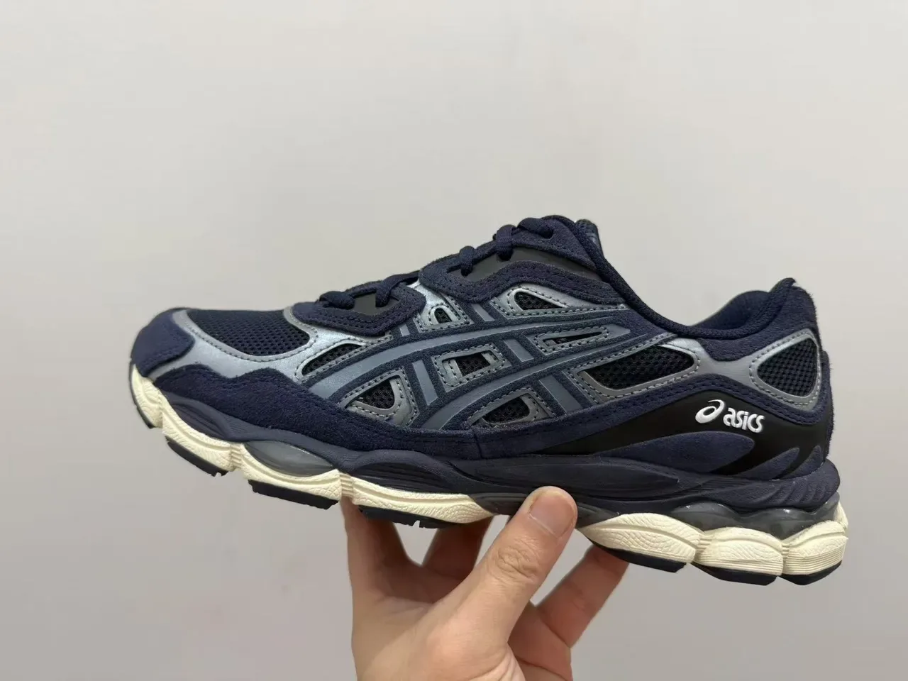 ASICS নীল সাদা লেয়ার্ড কেজ ওভারলে মেশ ভেন্টিলেশন প্যানেল লাইফস্টাইল স্নিকার 7