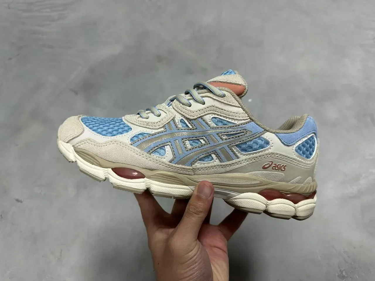 ASICS নীল সাদা লেয়ার্ড কেজ ওভারলে মেশ ভেন্টিলেশন প্যানেল লাইফস্টাইল স্নিকার 10