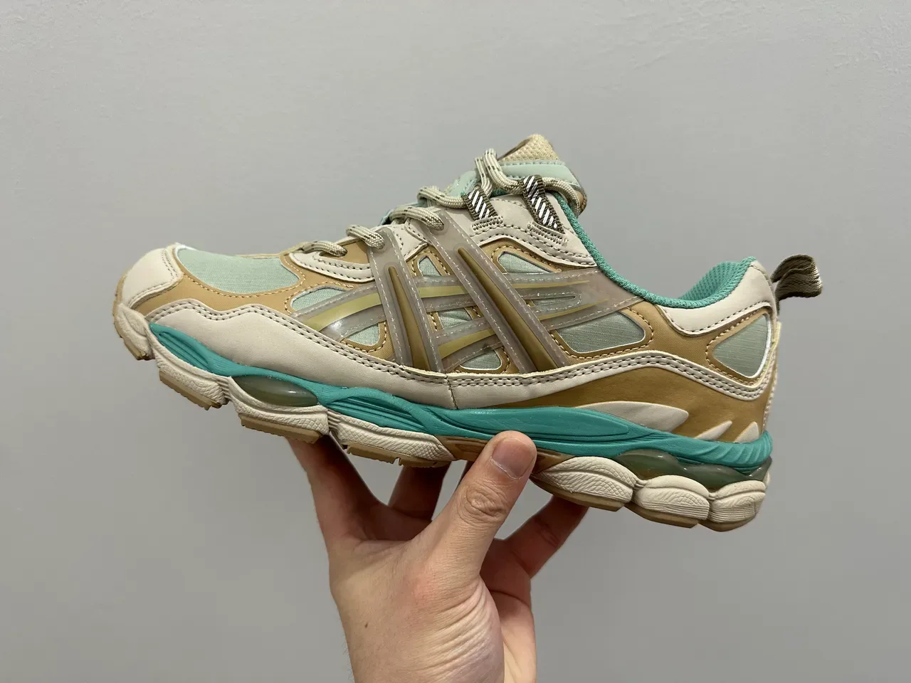 ASICS নীল সাদা লেয়ার্ড কেজ ওভারলে মেশ ভেন্টিলেশন প্যানেল লাইফস্টাইল স্নিকার 18