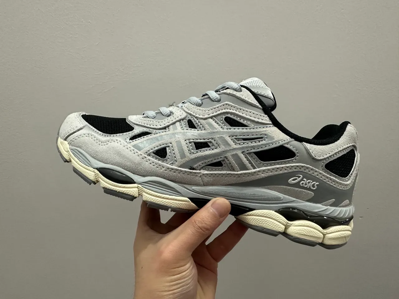 ASICS নীল সাদা লেয়ার্ড কেজ ওভারলে মেশ ভেন্টিলেশন প্যানেল লাইফস্টাইল স্নিকার 19