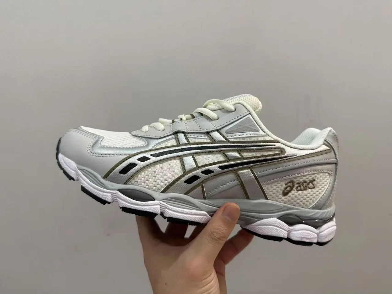 ASICS নীল সাদা লেয়ার্ড কেজ ওভারলে মেশ ভেন্টিলেশন প্যানেল লাইফস্টাইল স্নিকার 20