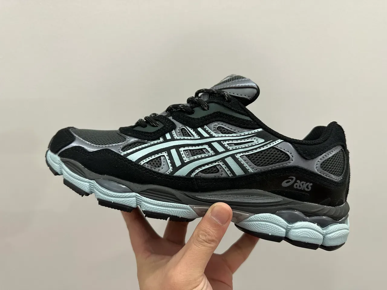 ASICS নীল সাদা লেয়ার্ড কেজ ওভারলে মেশ ভেন্টিলেশন প্যানেল লাইফস্টাইল স্নিকার 21