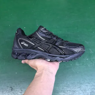 ASICS Gel-Kayano 黑色网面跑鞋
