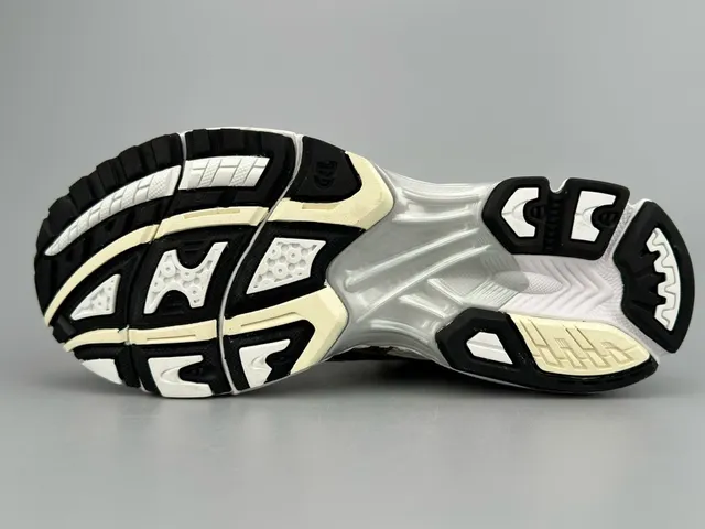ASICS Gel-Kayano Silver Cream Black 跑鞋 5