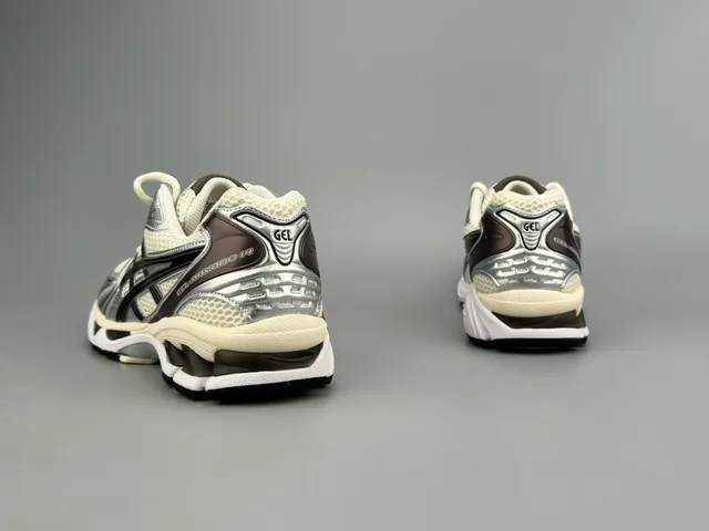 ASICS Gel-Kayano Silver Cream Black 跑鞋 7