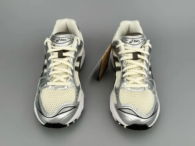 ASICS Gel-Kayano Silver Cream Black 跑鞋 8