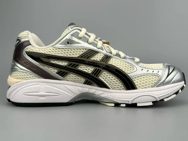 ASICS Gel-Kayano Silver Cream Black 跑鞋 9