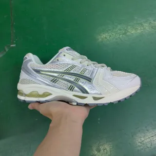 ASICS Gel-Kayano सफेद चांदी काला दौड़ने के जूते