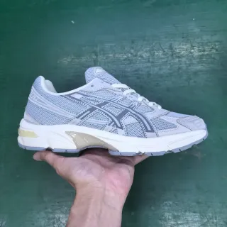 ASICS 灰白网布鞋面 合成叠层 生活方式运动鞋