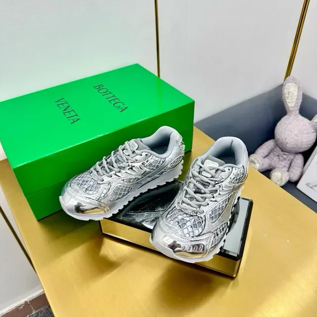 ASICS Silver Gold Metallic Snakeskin Overlays Accent Stripe Lifestyle Sneakers 3