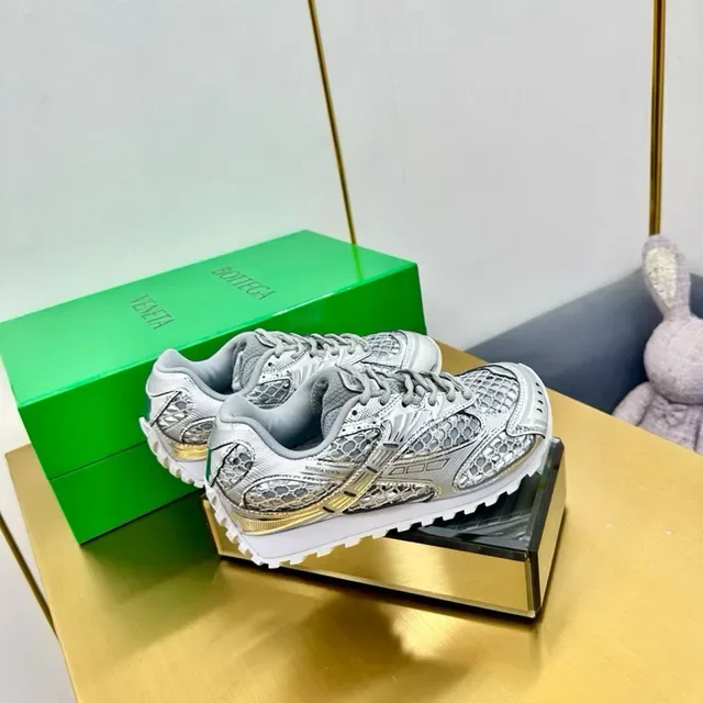 ASICS Silver Gold Metallic Snakeskin Overlays Accent Stripe Lifestyle Sneakers 4