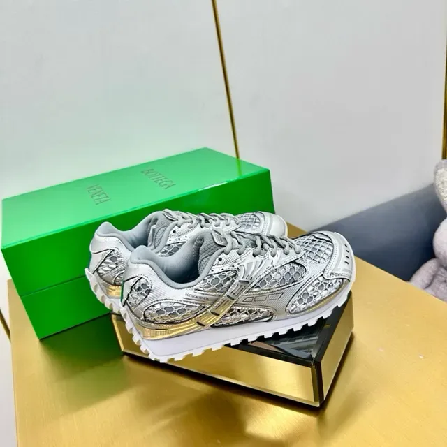 ASICS Silver Gold Metallic Snakeskin Overlays Accent Stripe Lifestyle Sneakers 6