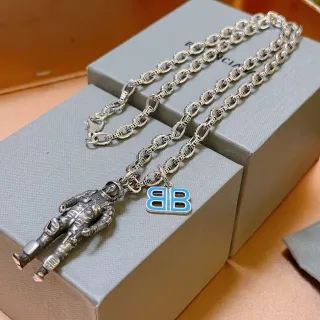 Balenciaga BB Astronauta Émaillé Pendentif Collier