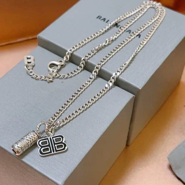 Balenciaga BB 链项链 银灰色 古巴链 莫诺克雷姆 魅力项链 3