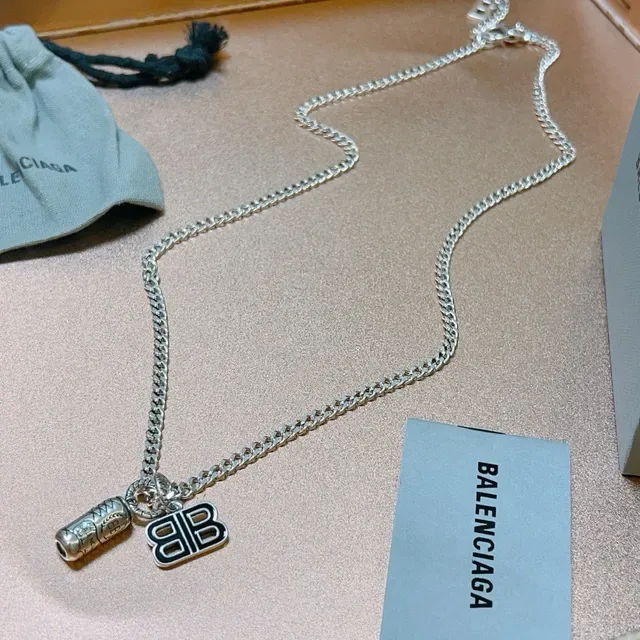 Balenciaga BB 链项链 银灰色 古巴链 莫诺克雷姆 魅力项链 5