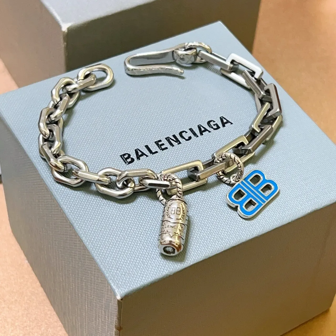 Balenciaga BB Charm Plata Azul Gruesa Cadena Mixta Cerradura Cilíndrica Pulsera 4