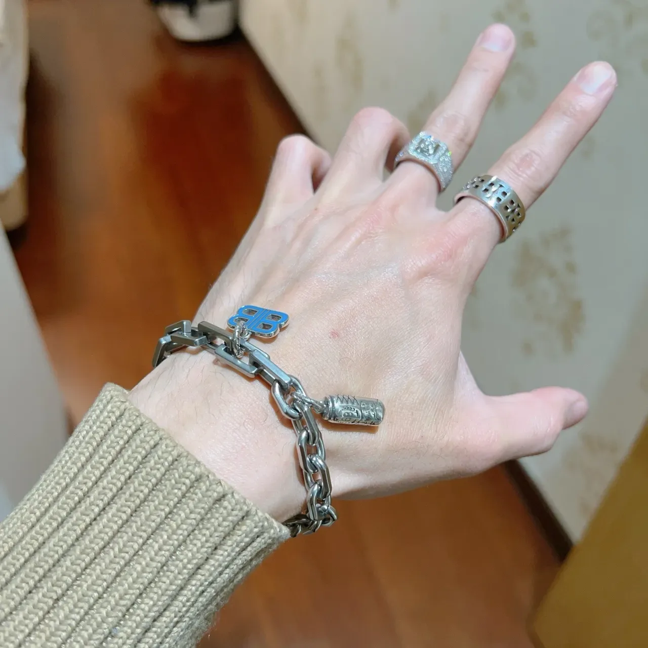 Balenciaga BB Charm Plata Azul Gruesa Cadena Mixta Cerradura Cilíndrica Pulsera 5