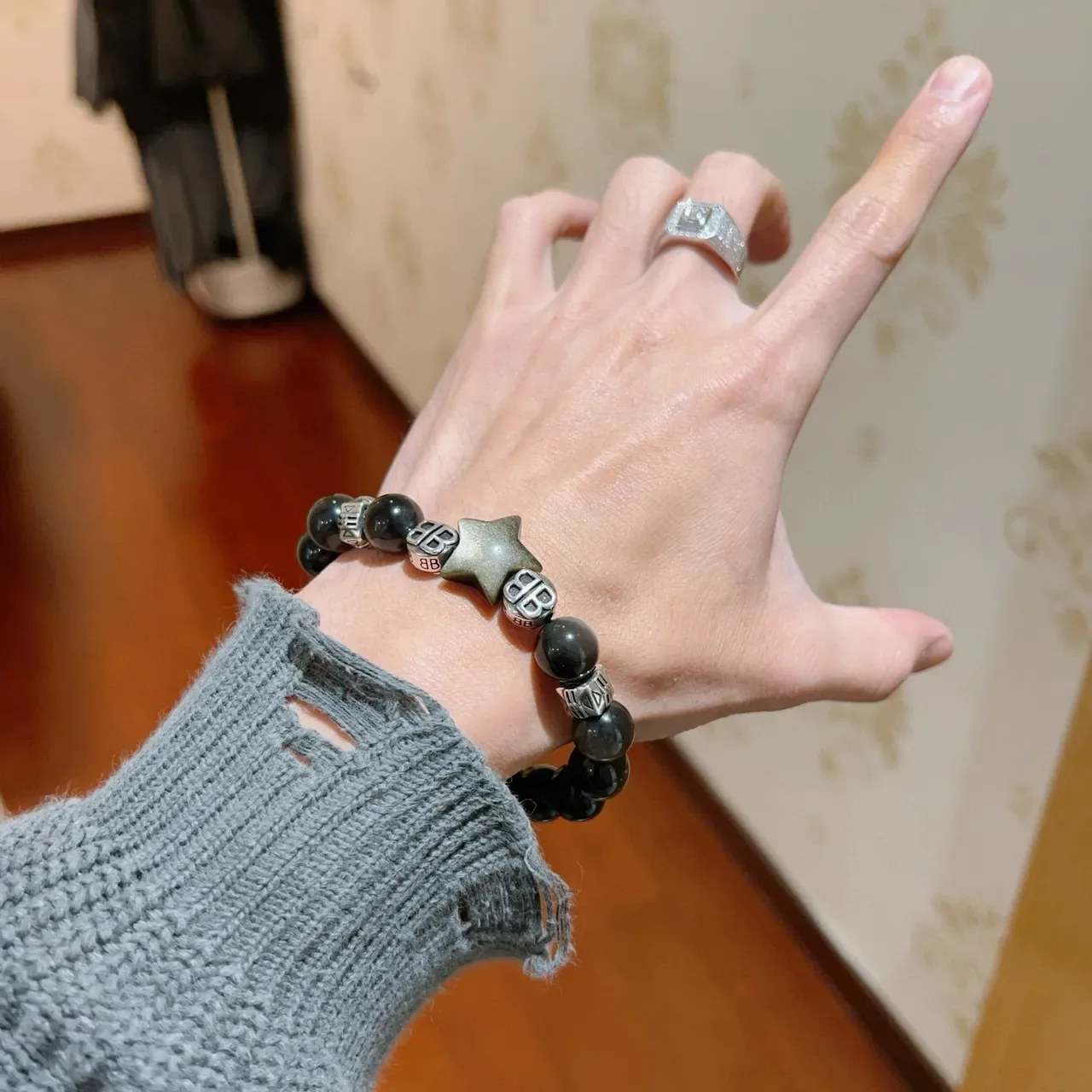 Balenciaga BB Charm Star سوار خرز 4
