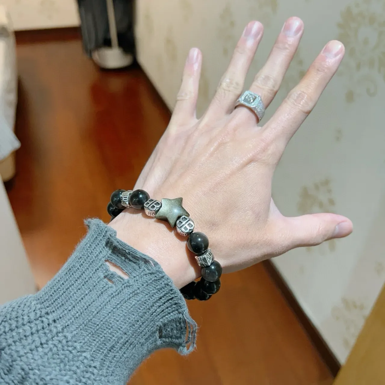 Balenciaga BB Charm Star سوار خرز 8