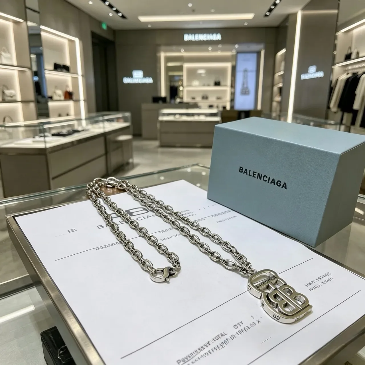Balenciaga BB Logo Collier à maillons chunky argenté pendentif interlock 3