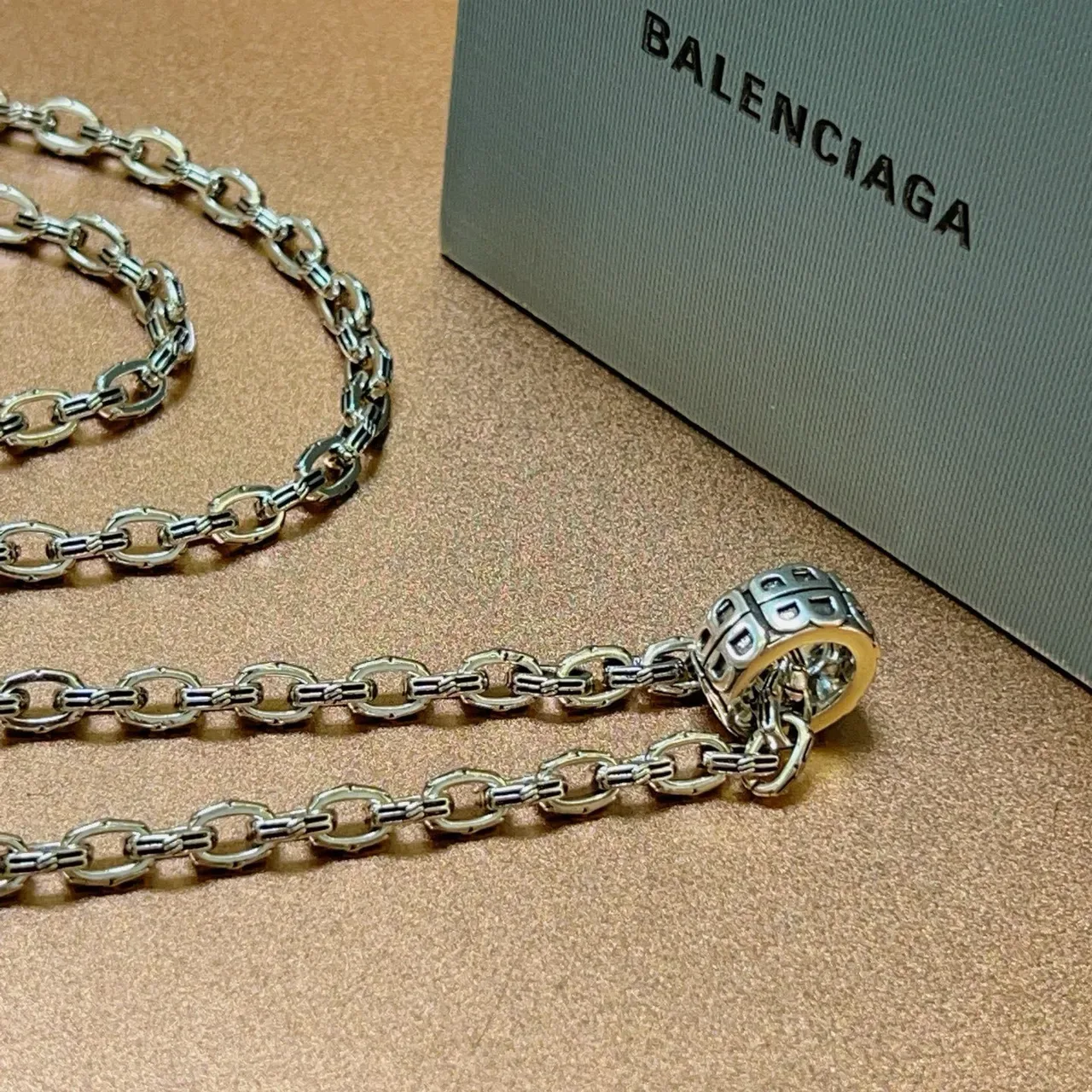 Colar Balenciaga BB Motif Corrente Prateada 3