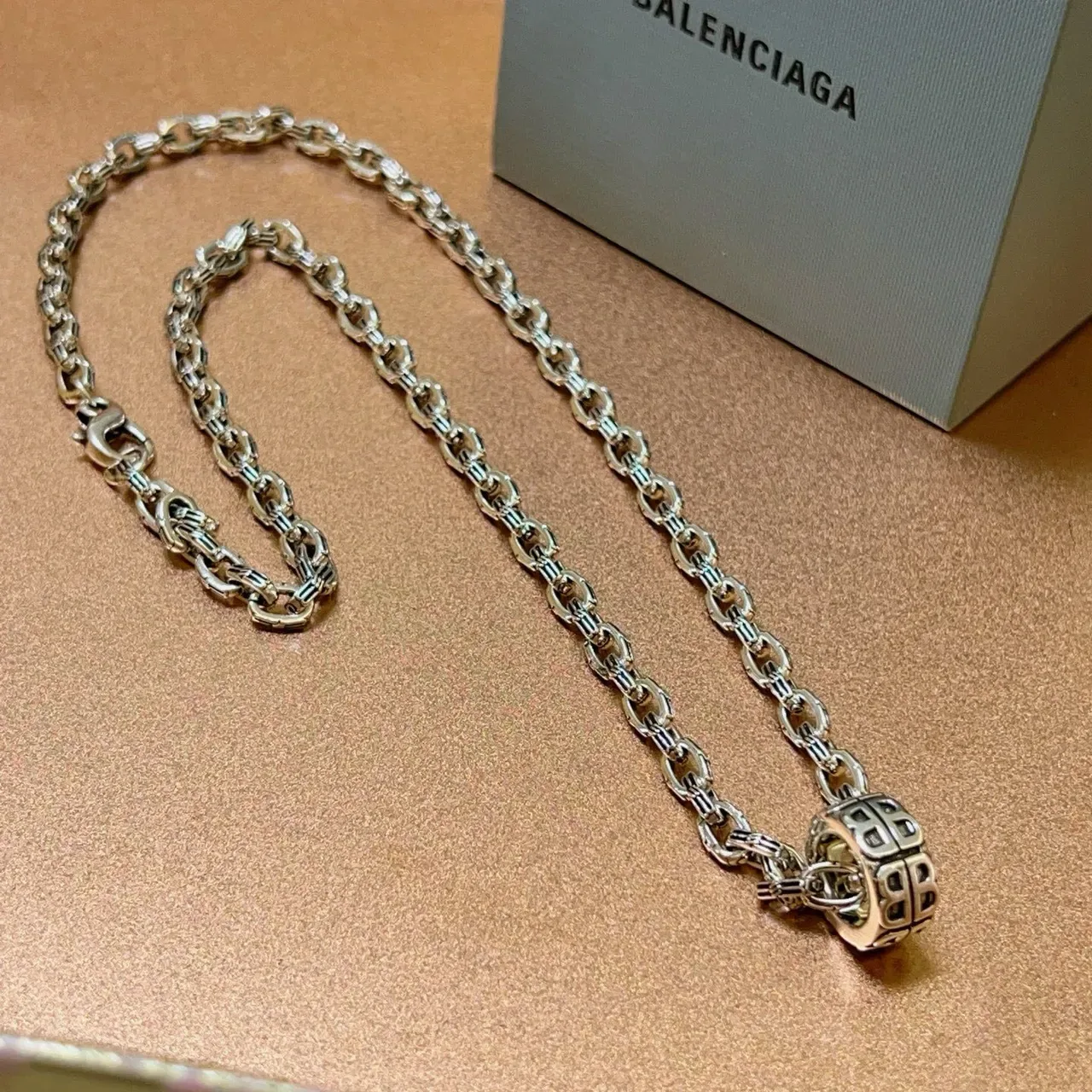 Colar Balenciaga BB Motif Corrente Prateada 4