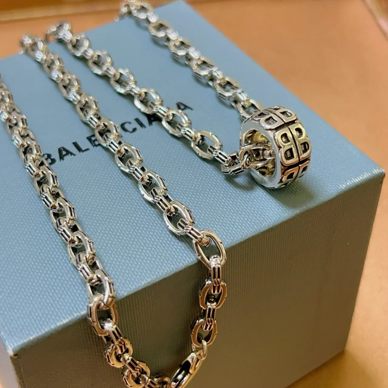 Colar Balenciaga BB Motif Corrente Prateada 6