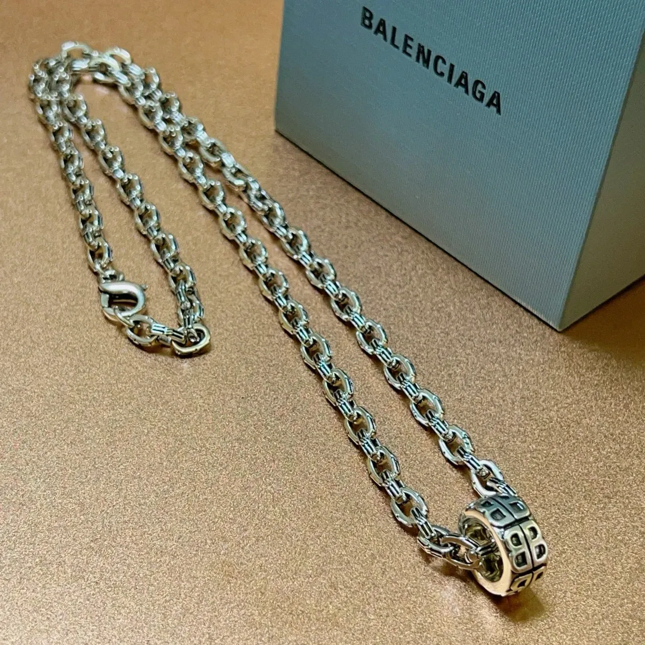 Colar Balenciaga BB Motif Corrente Prateada 7