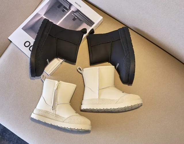 Balenciaga Botas de Neve Bege Branco de Tornozelo Alto com Zíper Lateral 3