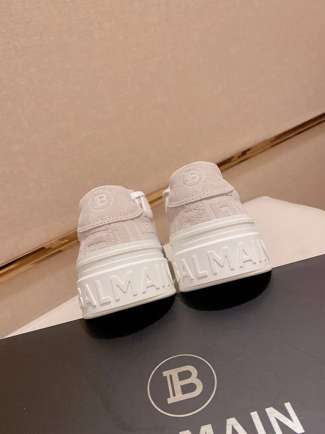 Balenciaga Beige y Blanco Monogrammed Piel de ante Chunky Plataforma Zapatillas Lifestyle 3