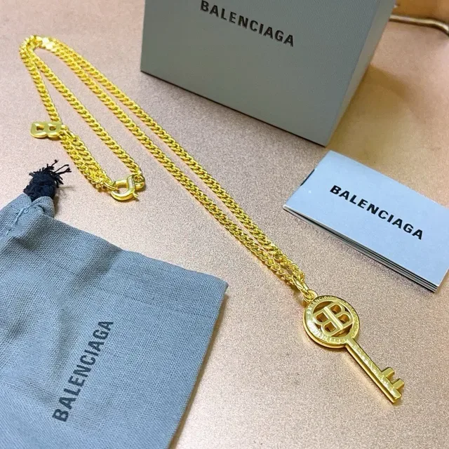 Balenciaga Pingente Chave Corrente Curb Ouro Colar 3