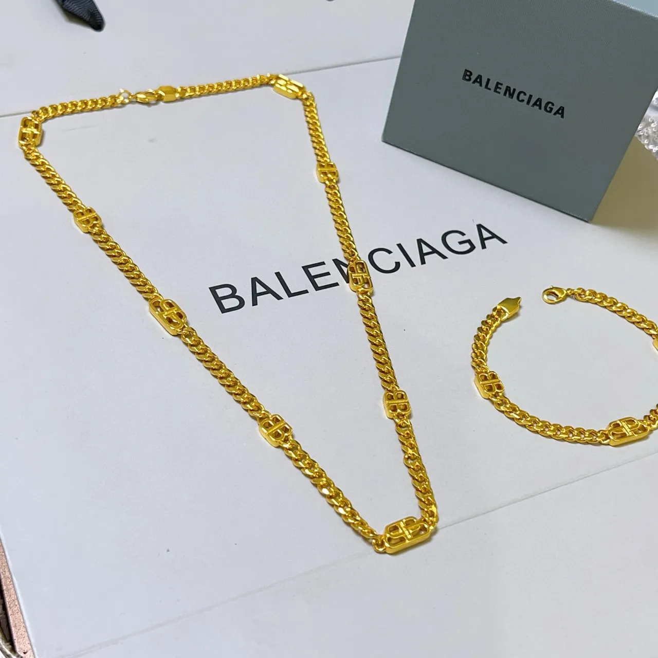 Balenciaga Logo Chain ذهبي سميك كيرب نمط قلادة 3