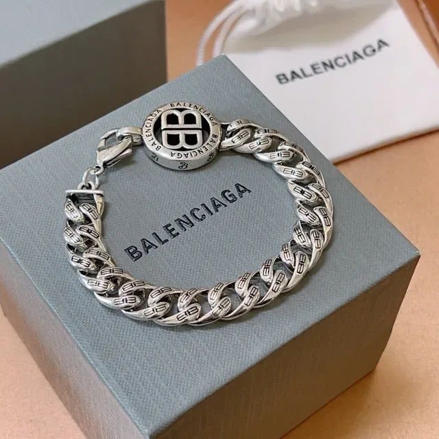 Balenciaga Logo Chain Plata Negro Cadena Curb-Link Gruesa Grabado Repetitivo BB Pulsera 5