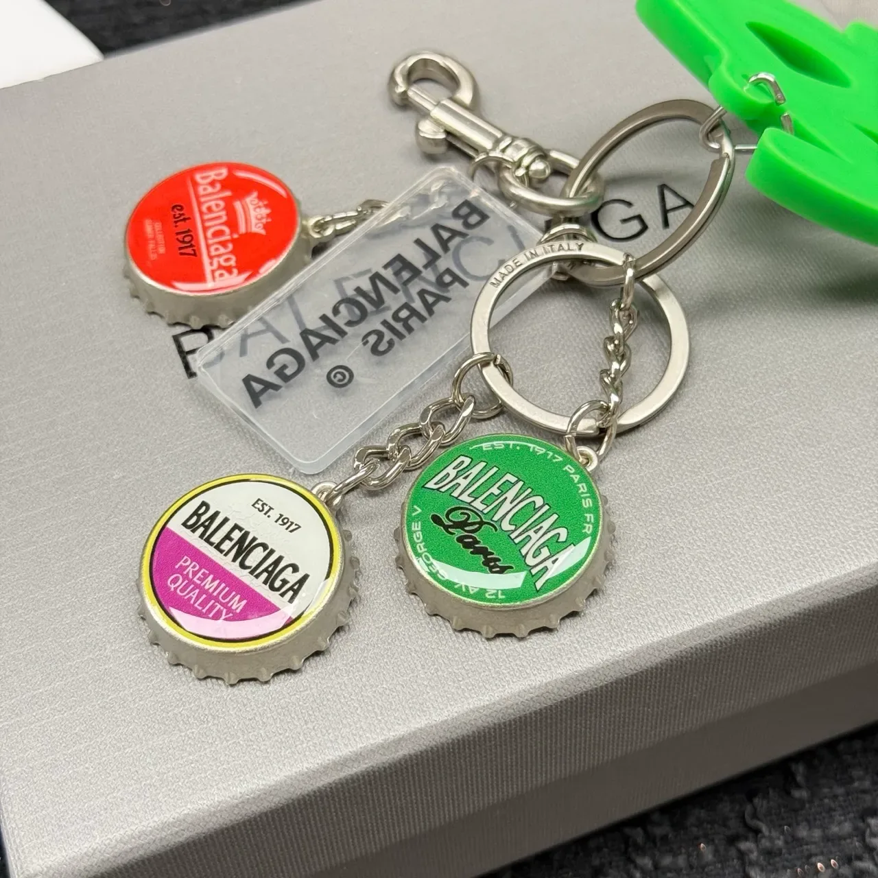 Balenciaga Multi-Charm Llaveros Verde Plata Cursiva Resina Pulsera Colgante 3