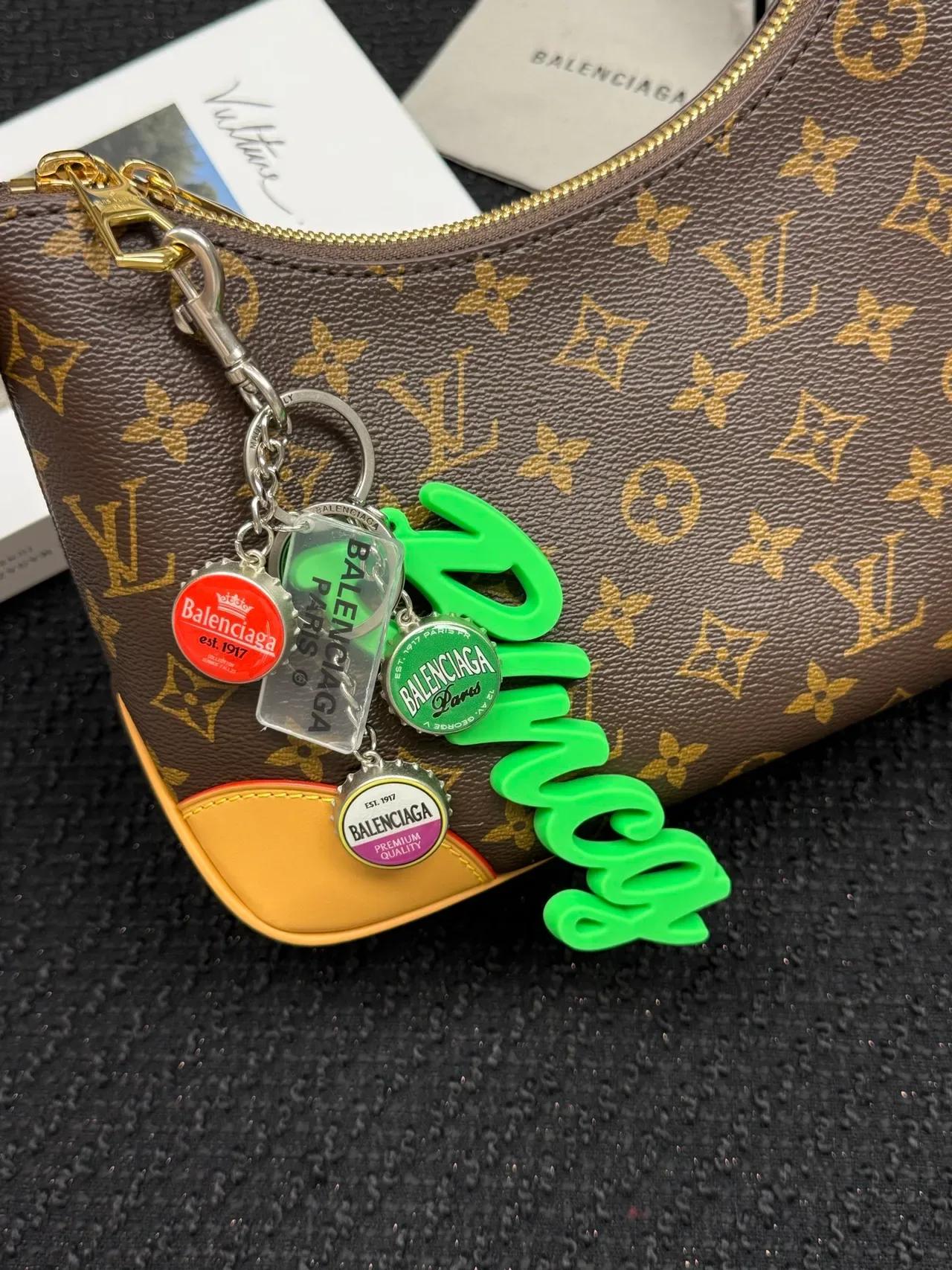 Balenciaga Multi-Charm Llaveros Verde Plata Cursiva Resina Pulsera Colgante 6